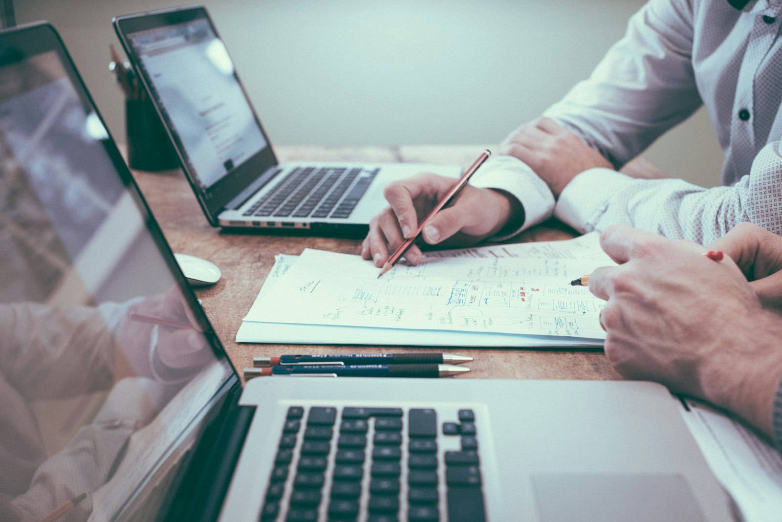 Equipe de TI terceirizada atendendo escritório contábil com sistemas e servidores em Curitiba